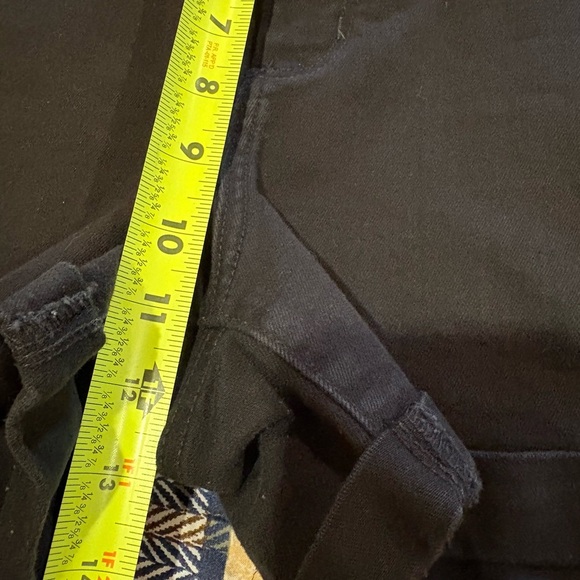 Universal Thread Black cuffed Women's Jean Shorts size 16/33R - Picture 6 of 7